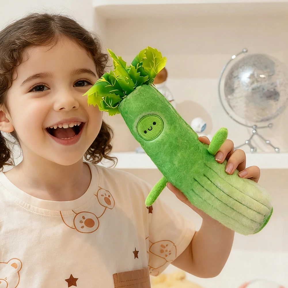 Schattig groenteknuffels gevuld selderij, wortel, paddestoel, pompoen, broccoli, knoflook, aubergine, aardappel- en raapcollectie