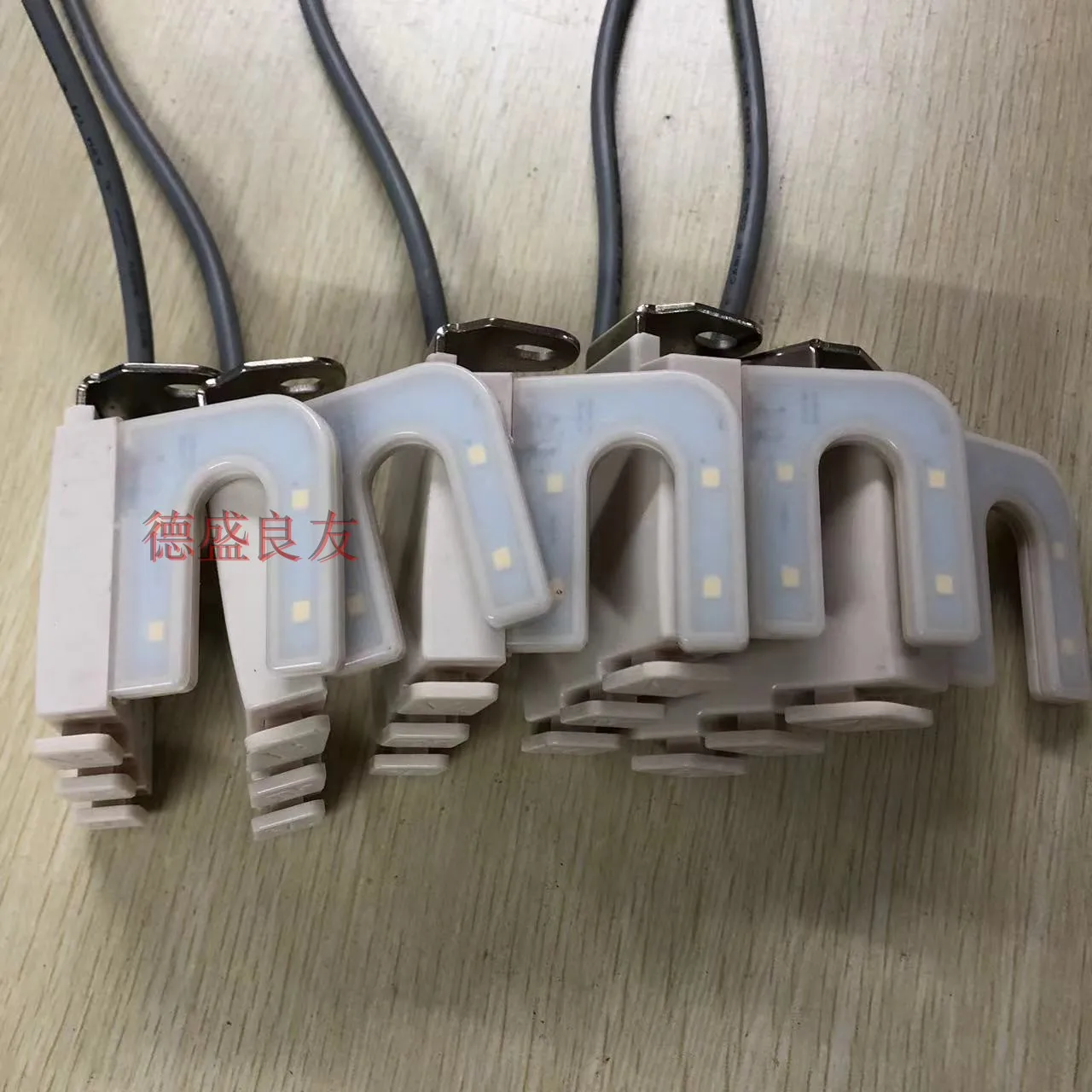 ماكينة خياطة عكس التبديل Hikari 89S الكمبيوتر Lockstitch عكس التبديل Hikari نوع جهاز عكسي
