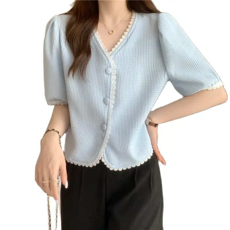 Chique Korte Mouwen Overhemden Blouse Zomer Herfst Dun Jack 2024 Nieuw Design Sense V-Hals Fancy Kanten Casual Shirt Tops