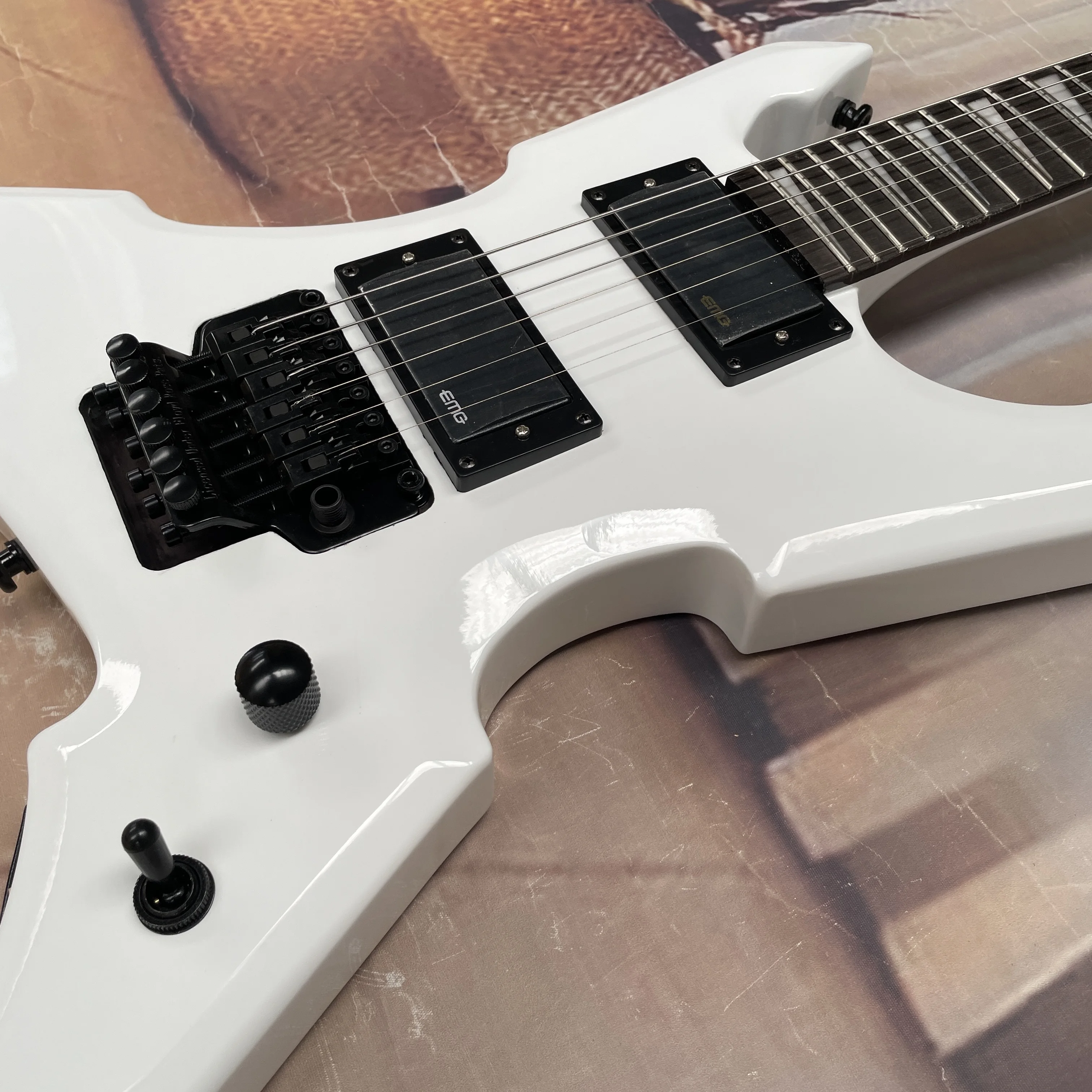 6-string electricguitar,white body with irregular shape,osewood fretboard,black hardware guitars—speed-picking electric guitarra
