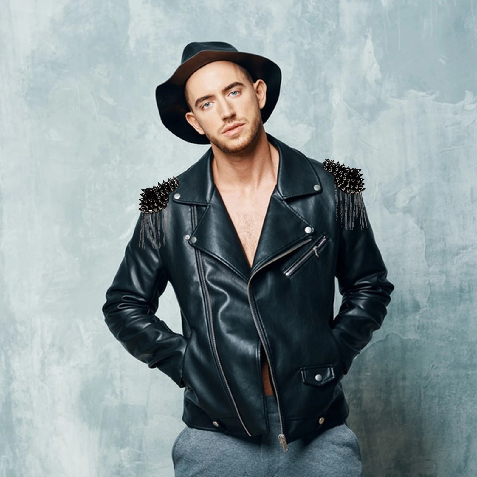 1 paio di spalline con borchie vintage uniforme spalla distintivo Ccb ferro non tessuto punk spalline retrò giocattolo a mano uniforme