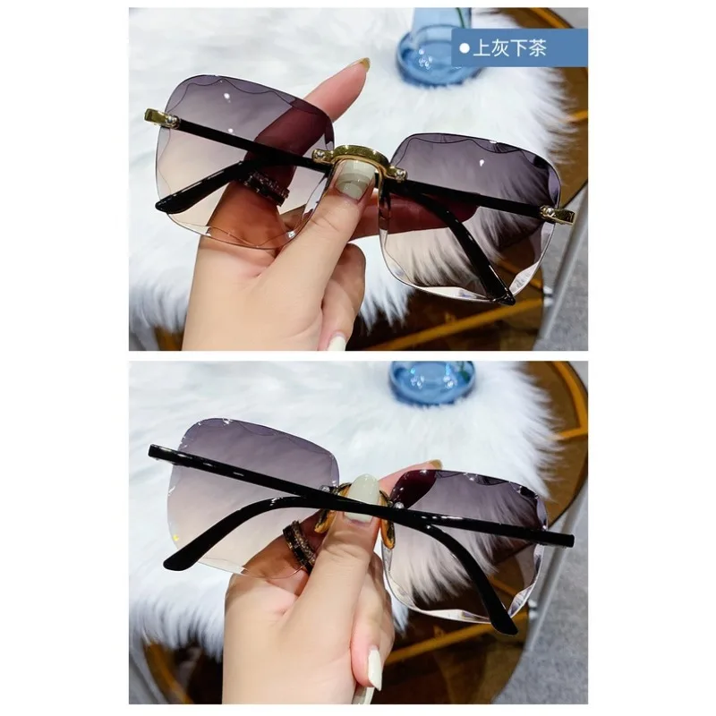 แว่นกันแดดทรงสี่เหลี่ยมไร้กรอบสไตล์วินเทจสำหรับผู้หญิง แฟชั่นหรูหรา ขนาดใหญ่ แว่นกันแดดผู้หญิงสไตล์เรโทร สีชมพู ดำ ไล่เฉดสีแบบกระจก