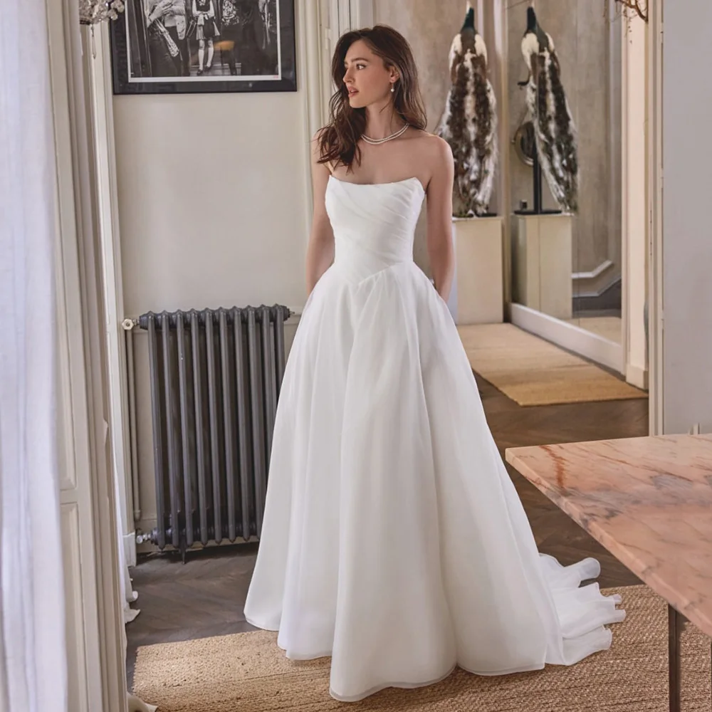 Customized Organza Wedding Dress Strapless Ruched A Line Bride Bridal Dress Chapel Train Elegant Bride Wedding Dresses