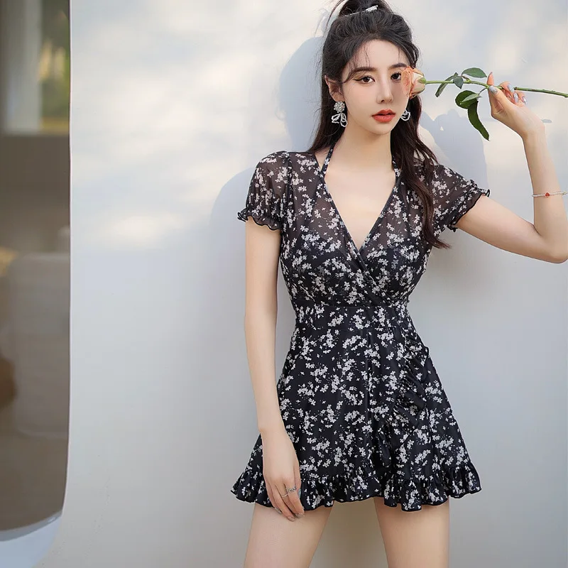 

2023 New Swimsuit Women's Conservative Skirt One Piece Beach Wear Covering The Belly Slim Breast Vneck Fashion Hot Spring Suit