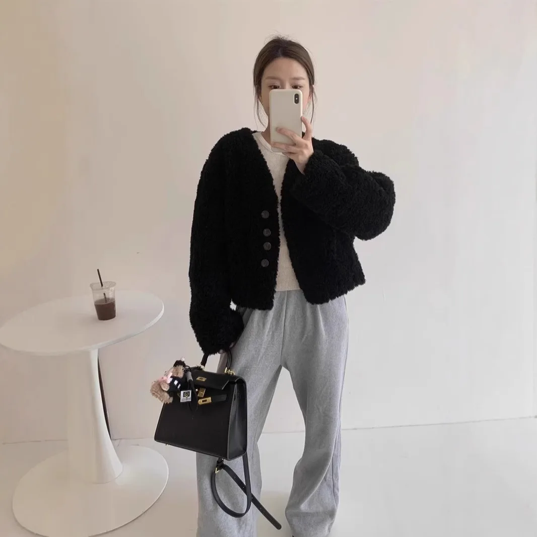 Cappotti corti da donna in lana di agnello Cappotti solidi Scollo a V maniche lunghe monopetto dritto Office Lady Casual Autunno Inverno 2025