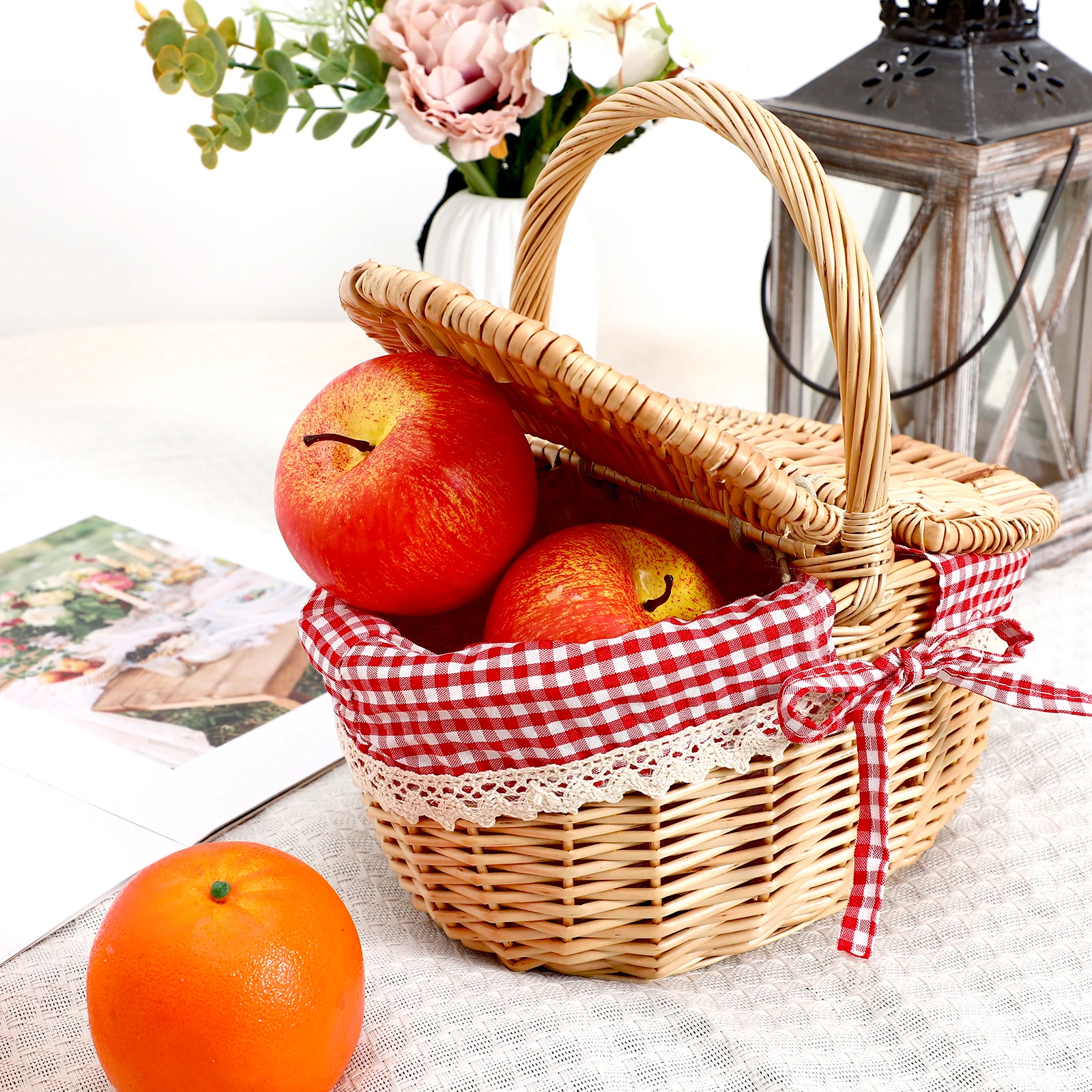 

Rattan Storage Basket Picnic Wicker Handheld Lid Baskets 26x18x15cm Natural Red Check Food Fruit Snack Storage Bins Multipurpose