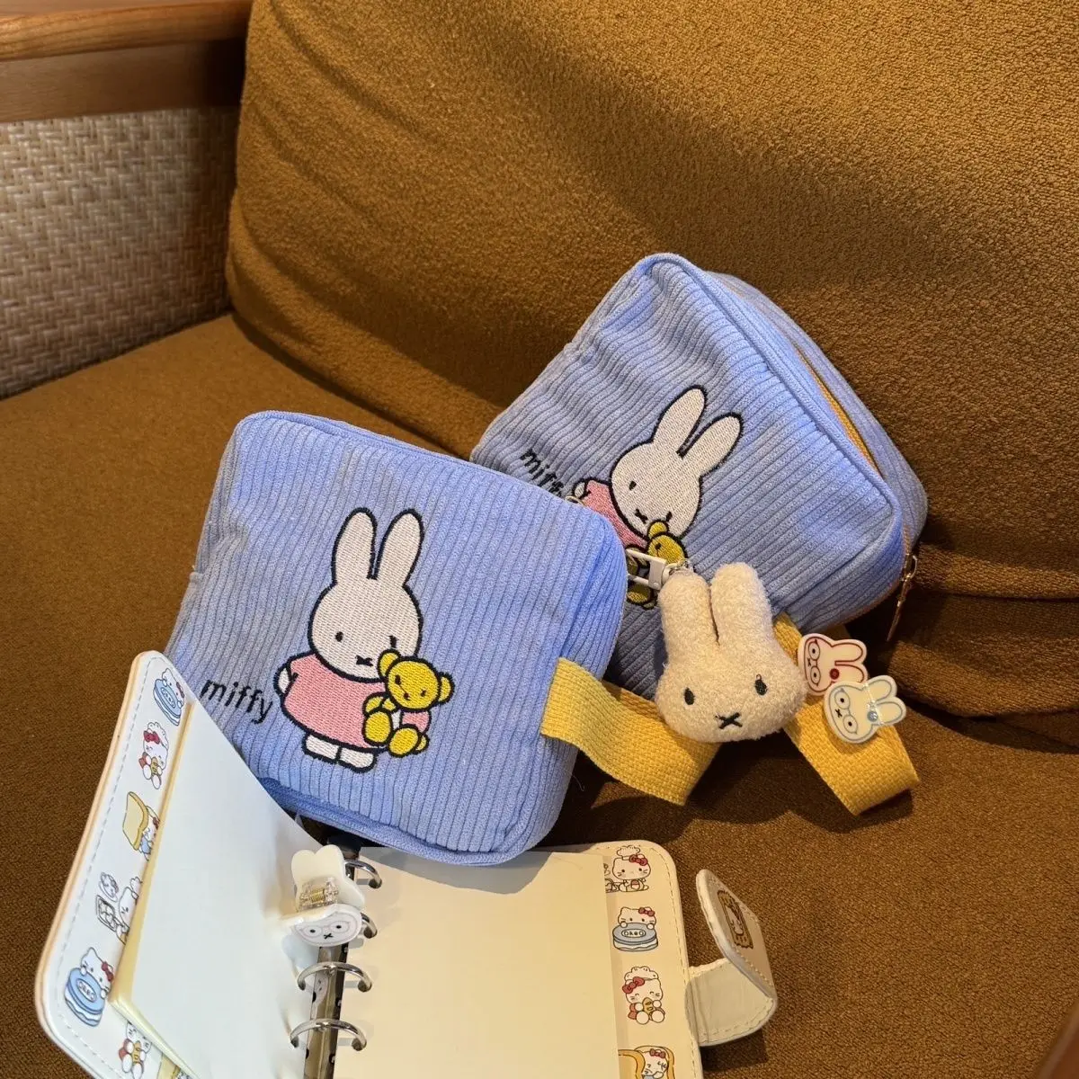 Kawaii Miffy Cord-Kosmetiktasche Niedliche Kamera-Aufbewahrungstasche Kreative Tragbare Große Kapazität Reißverschluss-Geldbörse Außentasche – Detail 4