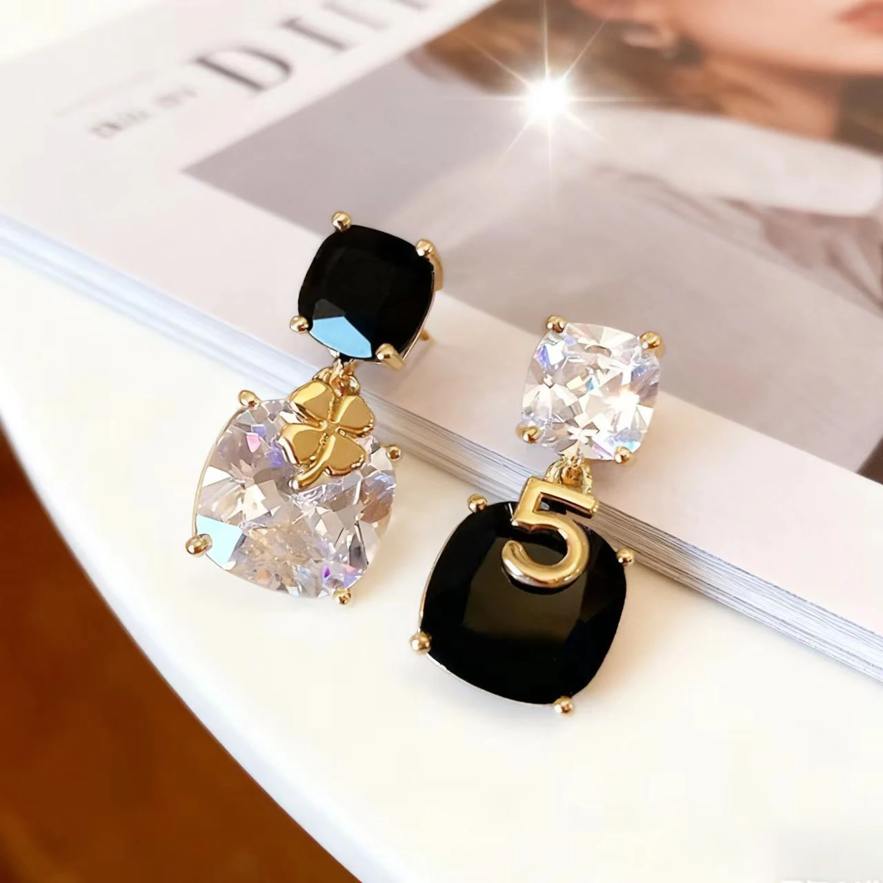 Luxury Brand Clover Exquisite Pendant Earrings, Trendy Women\'s Elegant Temperament Jewelry, Wedding Banquet Party Holiday Gifts