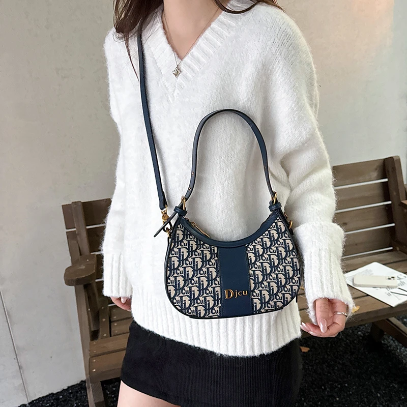 

Modern Women Shoulder Bag Smooth Faux Leather Tote with Minimalist Design Perfect for Urban Commuting Work and Shopping