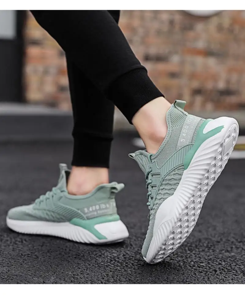 Summer new fashion breathable outdoor sports men's running shoes casual light and comfortable sports training shoes.