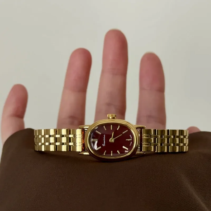 Pre-Owned Women'S Watch Red Dial Gold-Tone Stainless Steel Strap Simple Chain Design Vintage Quartz Wristwatch Small Gold Watch.