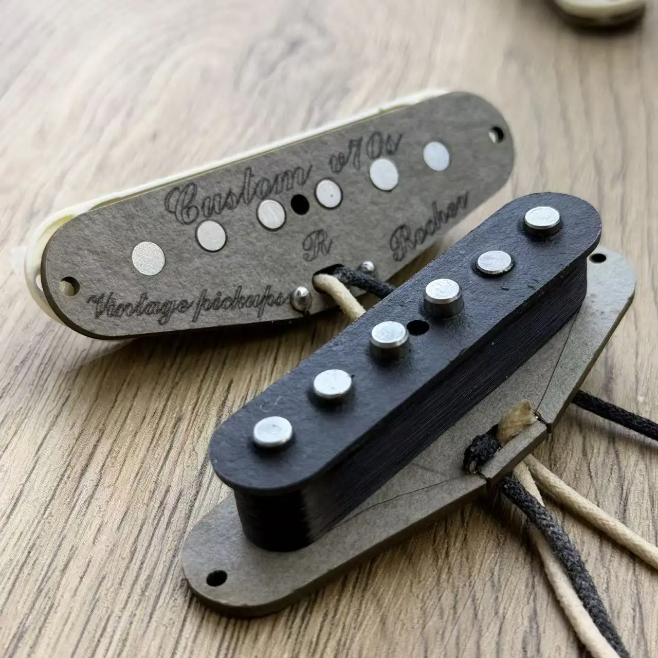 التقاطات جيتار بملف واحد V70 SSS مخصصة - نغمة الروك الراقية المصنوعة يدويًا من ألنيكو 5 من السبعينيات #5