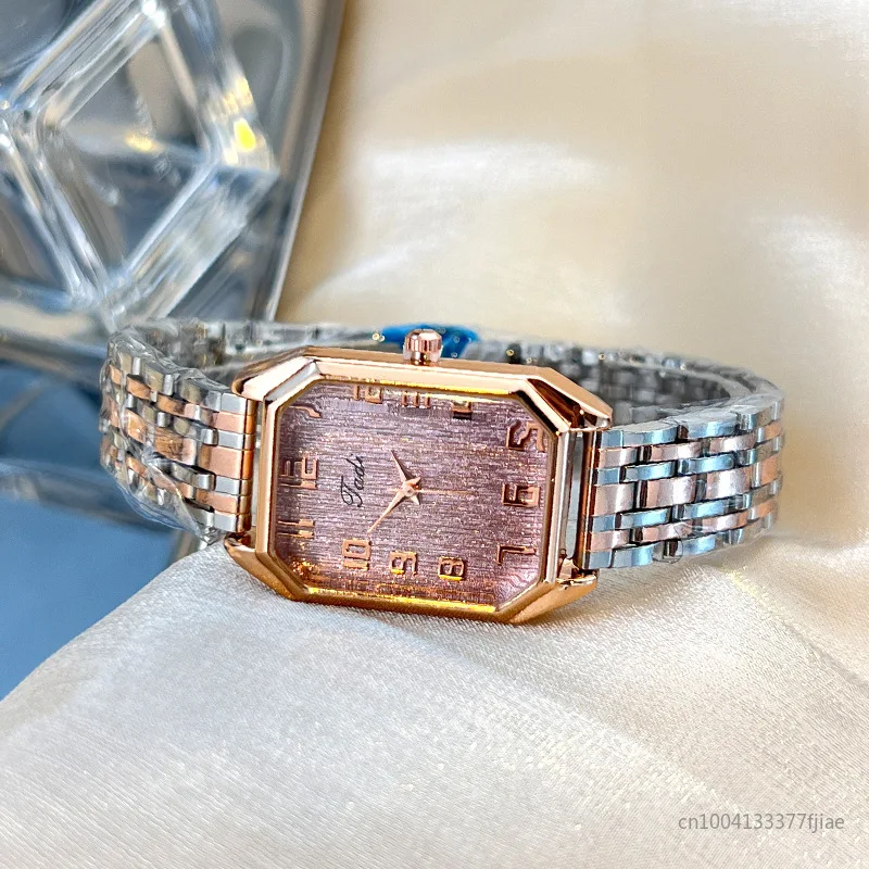 ساعات نسائية الأعمال الفاخرة السيدات موضة كوارتز ساعة بسيطة مقياس مربع جودة مطلية بالذهب الفولاذ المقاوم للصدأ ساعة قابلة للطي
