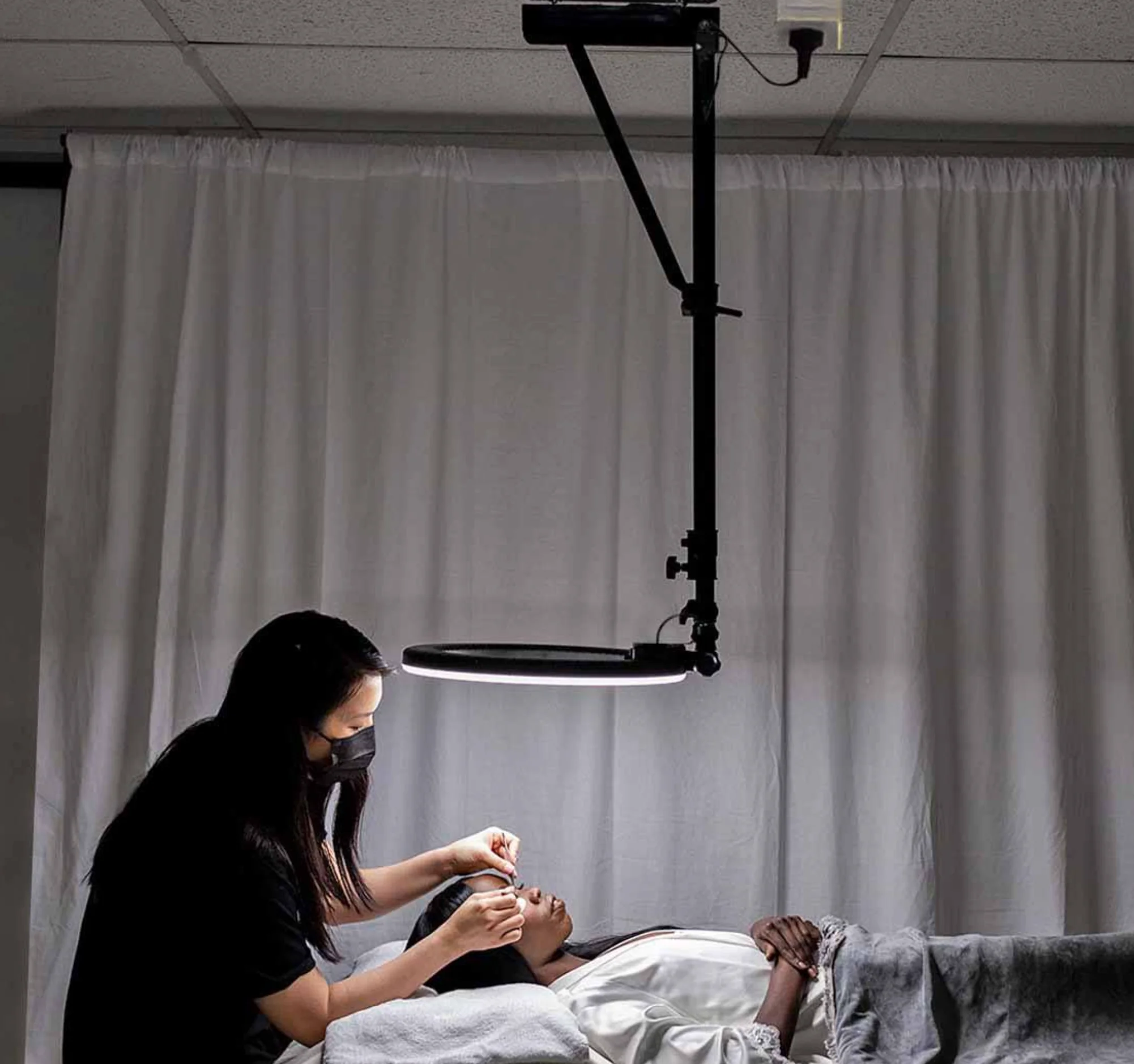 Hot Ceiling Ring Light 18 Light Emitting Diode Wall Mounted Ring Light Barber Shop Studio Makeup Photography
