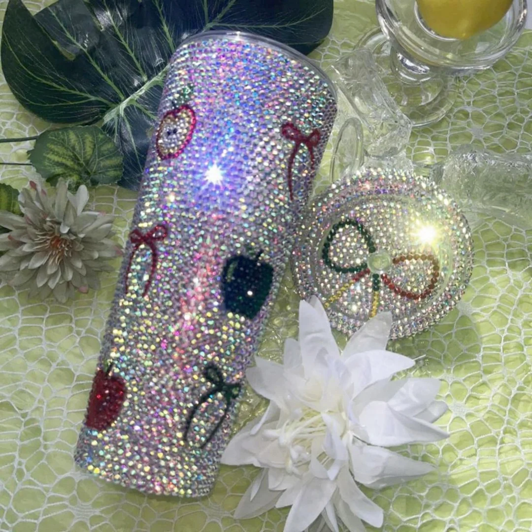 

Custom-made 24 oz sparkling rhinestone apple-decorated handcrafted luxury cute straw cup, celebrity style.