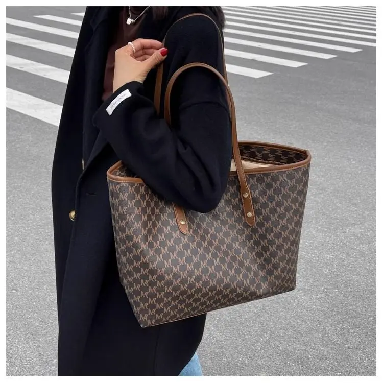 L 2024 New Advanced Sense Large Capacity Bag with Commuter Bag PU Texture Female Tote Bag Shopping Bag