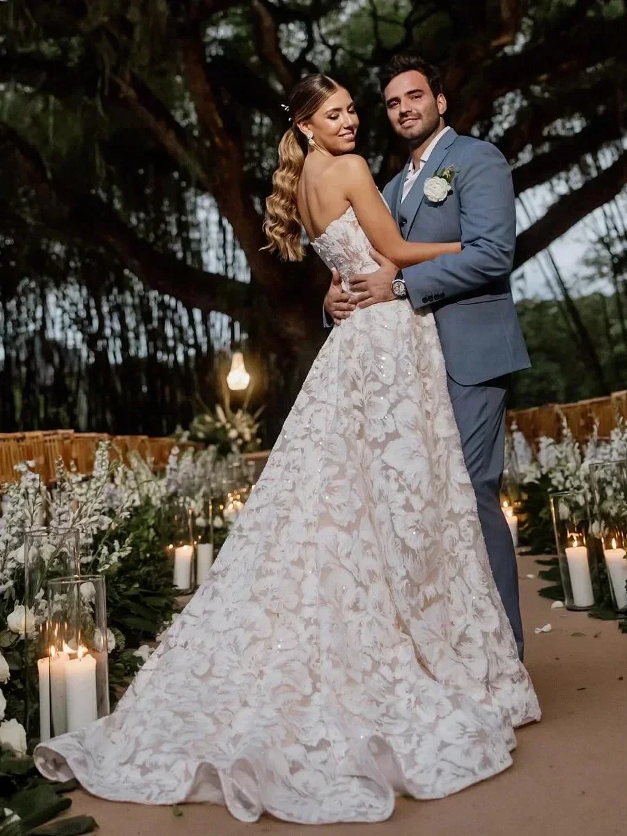 فستان زفاف فاخر مخصص بدون حمالات يتميز بالدانتيل المذهل مزين على شكل حرف a فستان الزفاف فيستدوس دي نوفيا