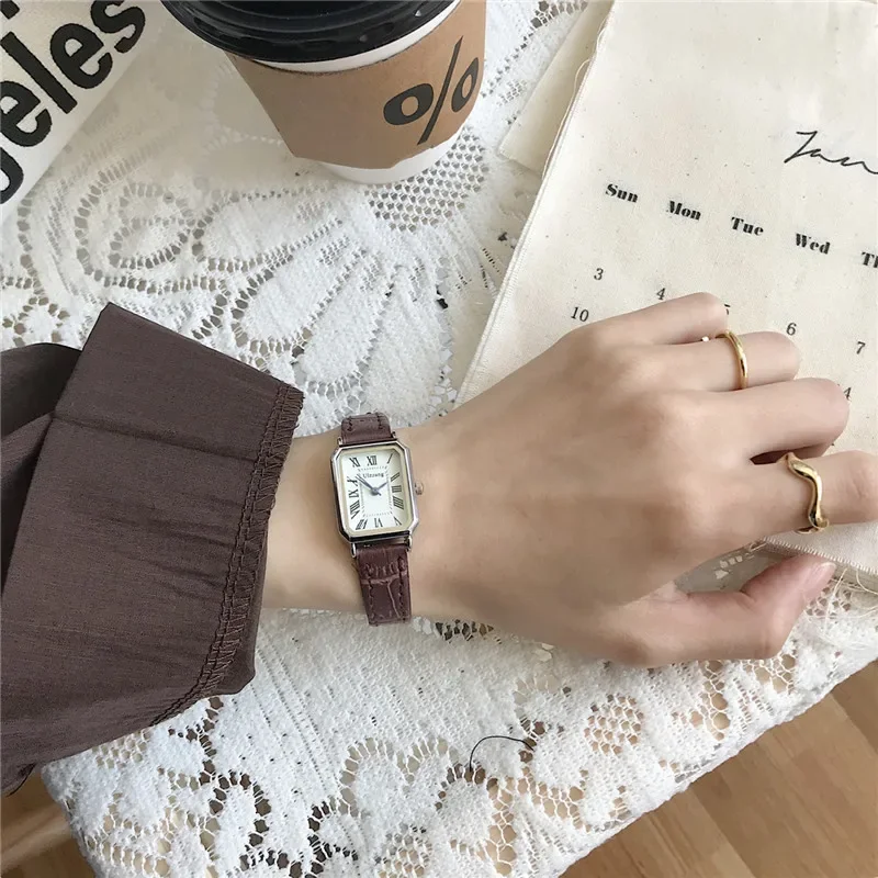 Women Watches Retro Small Dial Watches Sweet Leather Strap Casual Women's Watches Bracelet Quartz Ladies Watch Women Clock Wrist