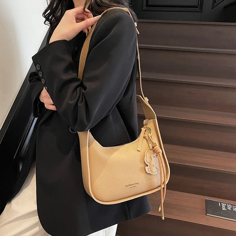 

​​2025 Women s Trendy Shoulder Bag Chic Versatile Crossbody for Work Weekend​​ ​​Key Features ​​Luxury vegan leather