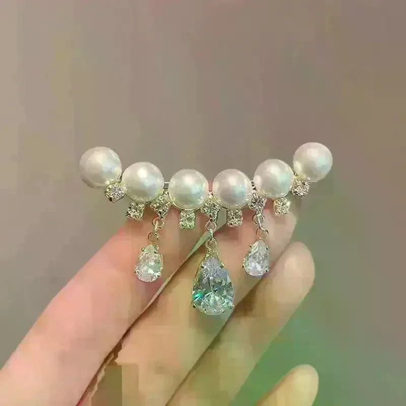 1Pcs Fashion Classic Laddy Exquisite Crystal Clothing Coat Suit Pin Corsages Elegant Women Girls Pearl Pendant Brooch Badges