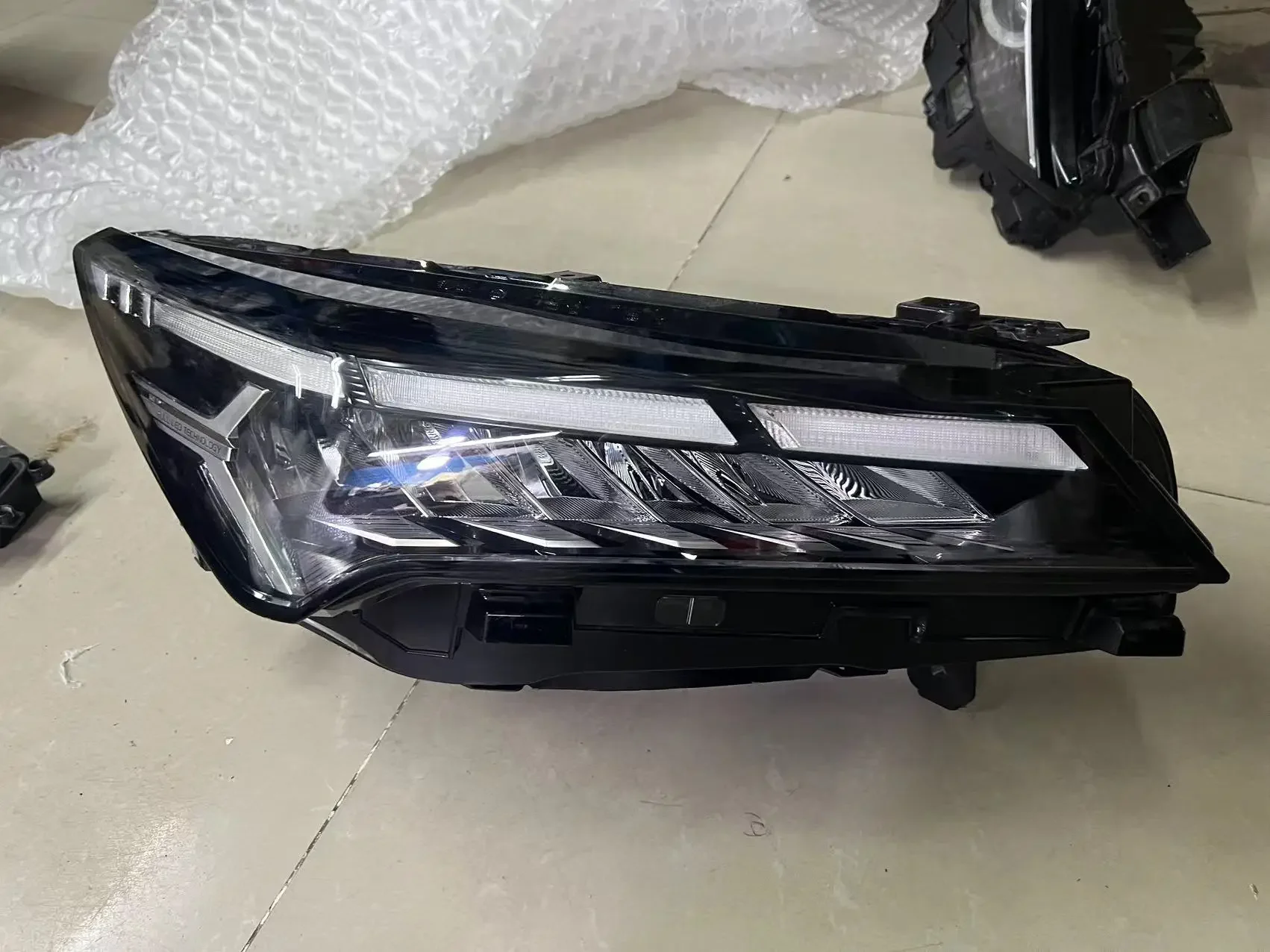 Front Headlight Headlamp for Geely Coolray proton X50 22-24 Daytime running light High low beam Turn signal