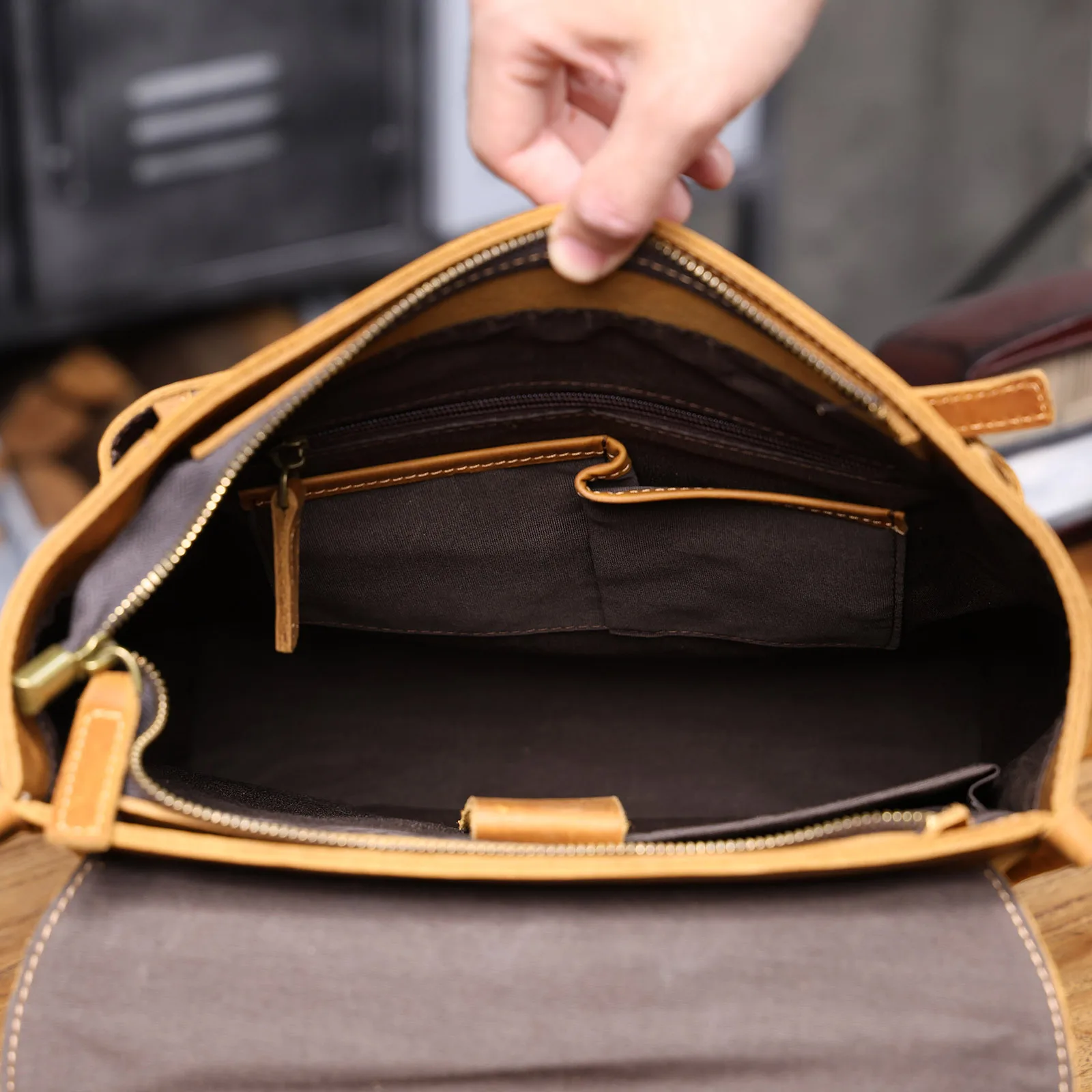 Vintage Echtleder Herrenrucksack Handgefertigte Top-Grain-Leder Laptop-Umhängetasche Crazy Horse Tasche Mode für Männer – Detail 24