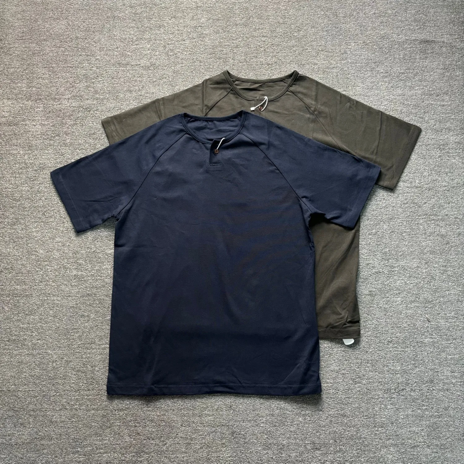 

Summer men's retro distressed henley collar loose short-sleeved khaki American T-shirt