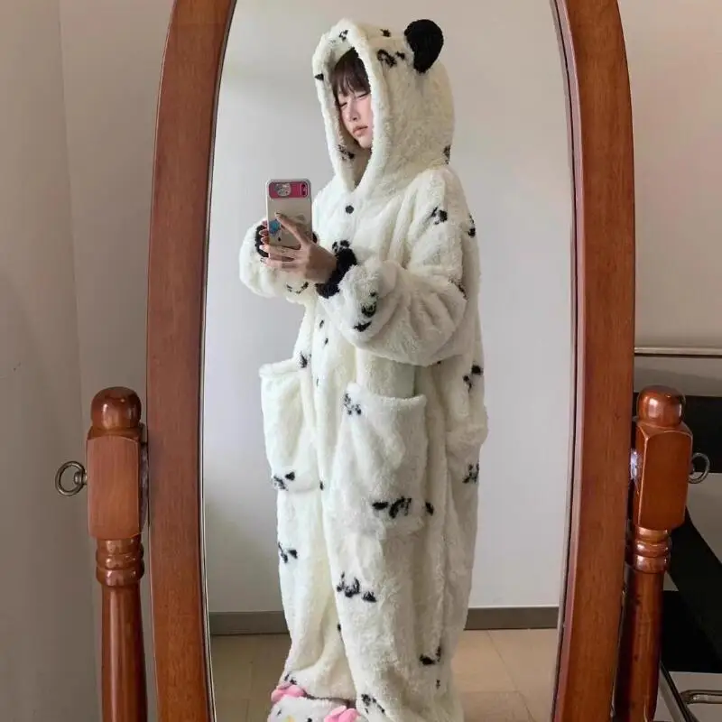 Panda Cartoon Pigiama intero per le donne Inverno Flanella Carino Allentato Soffice Tutina Pigiama Pigiama Femmes Morbido Peluche Indumenti da notte