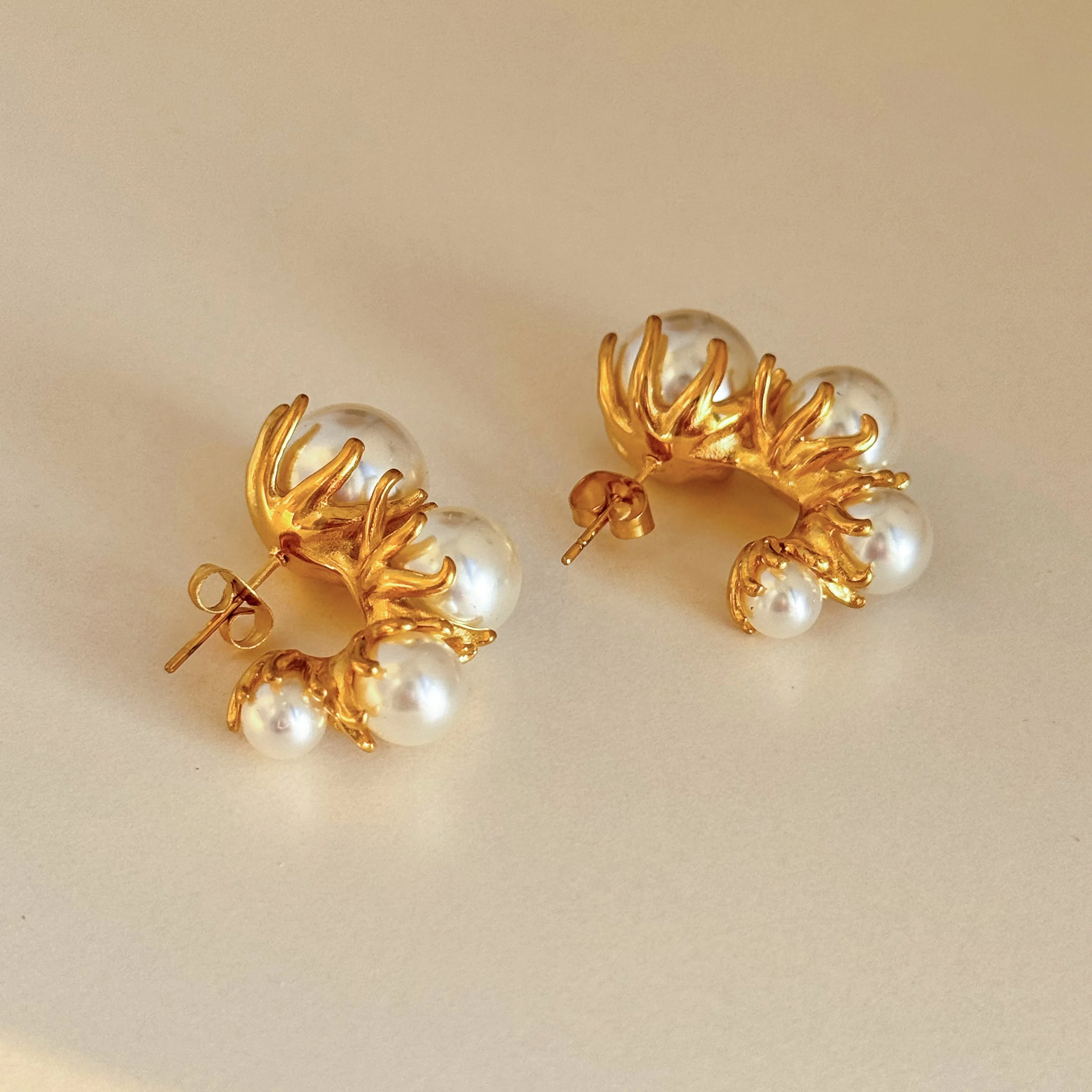 

DASEIN 18k Gold Plated Rococo Imitation Pearl C Shape Earrings Hypoallergenic Stainless Steel Dainty Jewelry for Women Gifts
