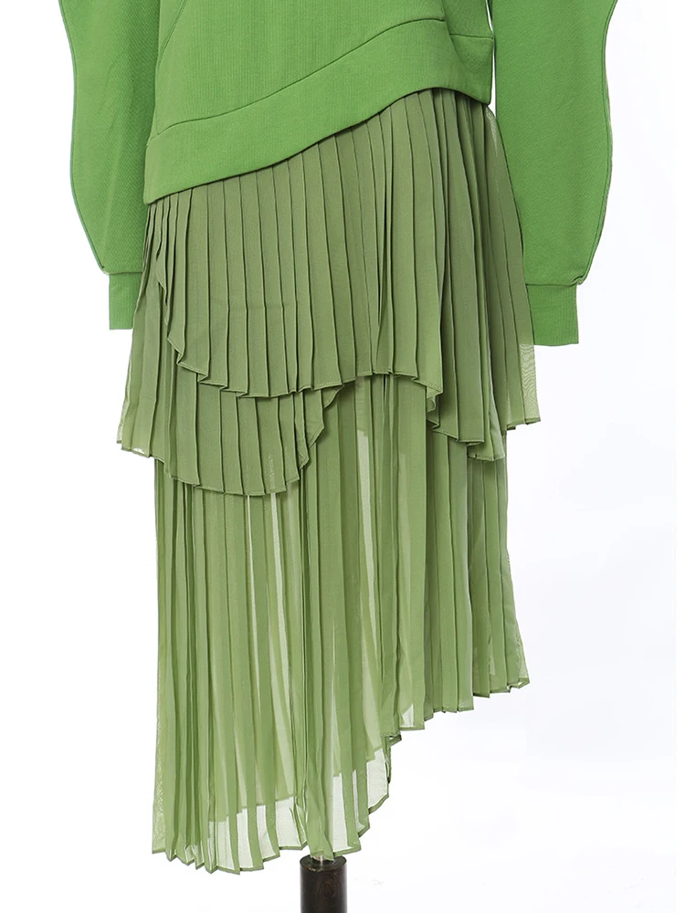 [EAM] Women Green Irregular Pleated Long Big Size Dress New Hooded Long Sleeve Loose Fit Fashion Tide Spring Autumn 2024 1DE6985