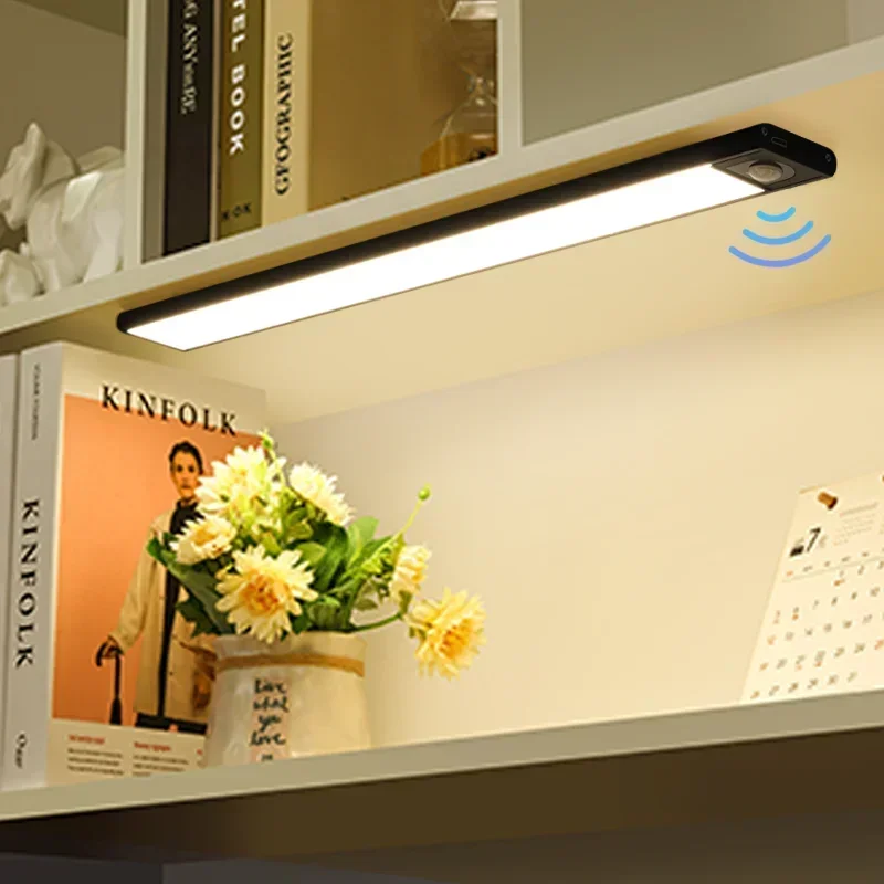 Luce per armadio a LED ultrasottile Luce ricaricabile con sensore di movimento Luci notturne USB Lampada a induzione Armadio Armadio Illuminazione da cucina