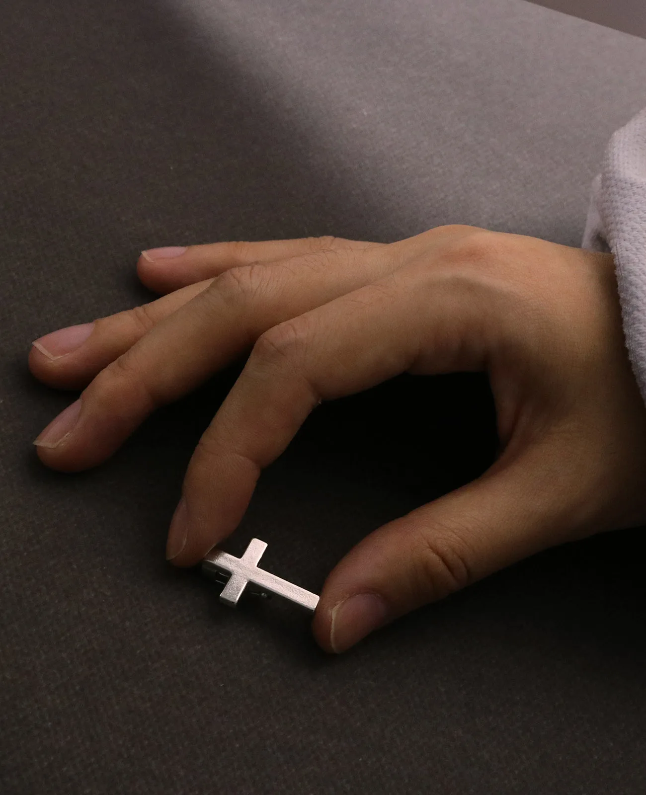 Diyalo 10 Stück 2 Farben religiöse Kreuznadeln Broschen Kirche Gebet Gruppe Andenken Schmuck Sakramente Taufe Konfirmation Geschenke – Detail 5
