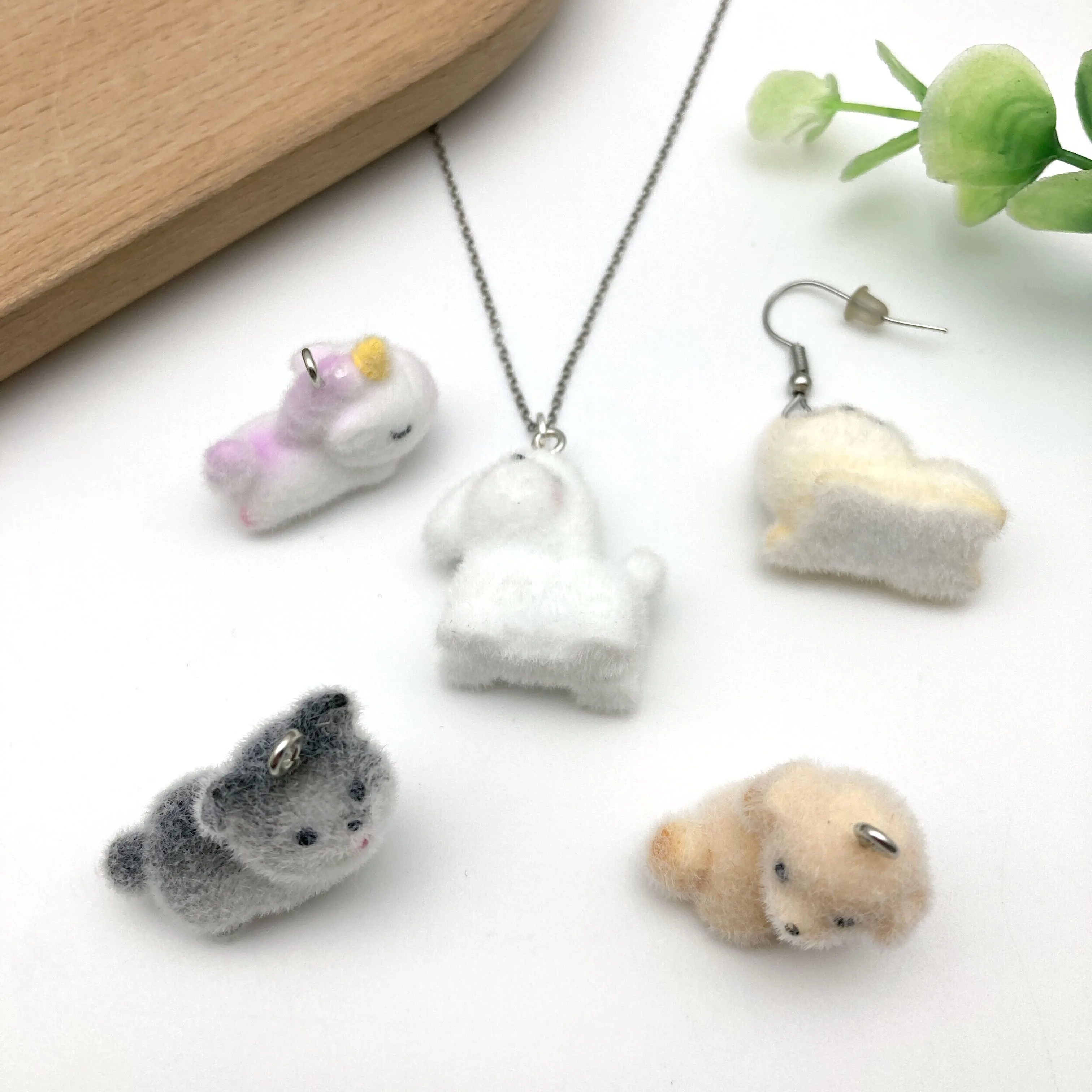 2/5 قطع من حيوانات الراتنج المتدفقة (كلب، وحيد القرن، وما إلى ذلك) المجموعة - مواد حرفية للأقراط المصنوعة يدويًا والأساور والقلائد وسلاسل المفاتيح