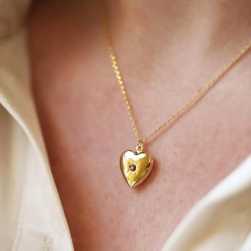 Women's Heart Photo Pendant Necklace Adjustable Length Neckchain Accessory