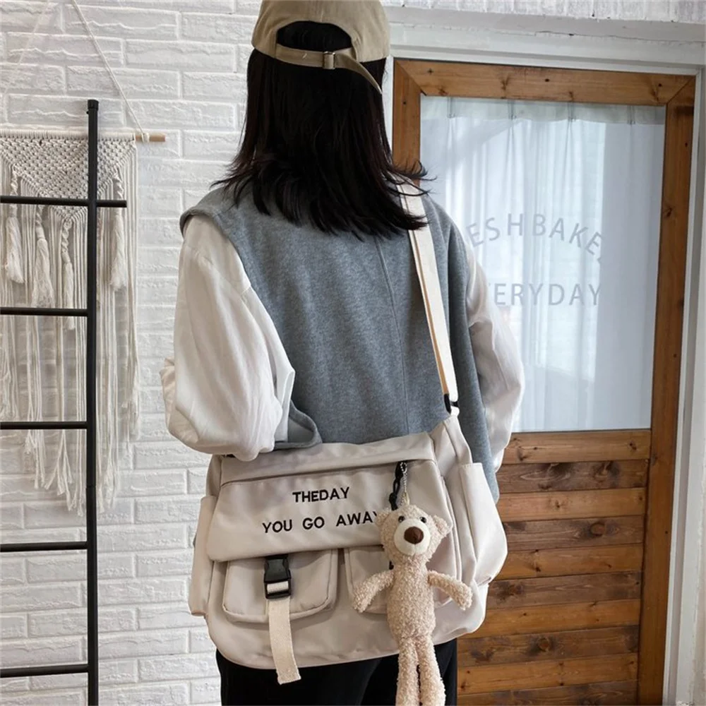 New Canvas Bag Student Class Shoulder Bag Large Capacity Canvas Bag Art Street Shooting Shoulder Postman Bag Men\'s Crossbody Bag