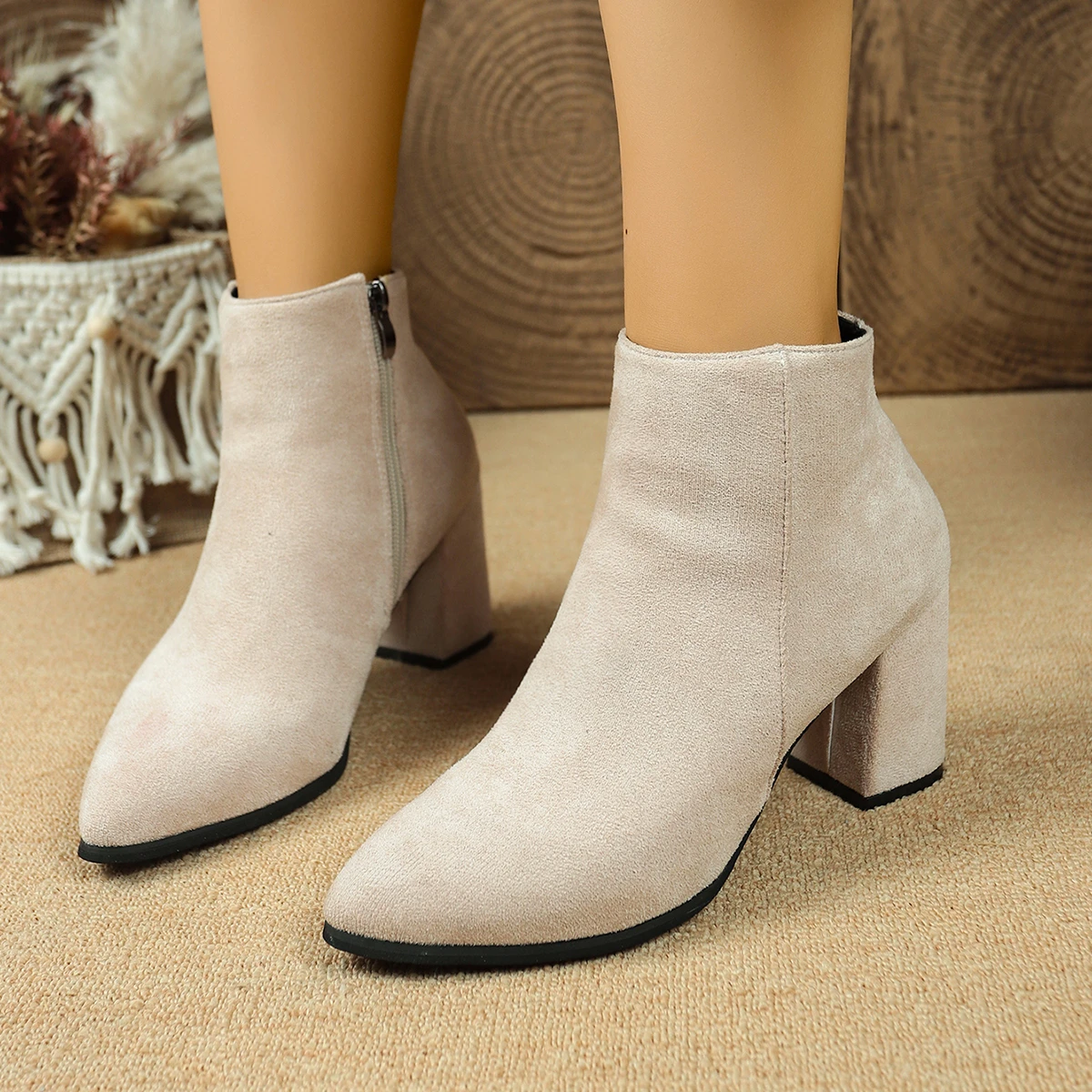 Sepatu Bot Putih untuk Wanita 2025 Ritsleting Samping Stretch Hak Sedang Ukuran Besar Sepatu Pendek Fashion Sepatu Runcing Botas De Mujer