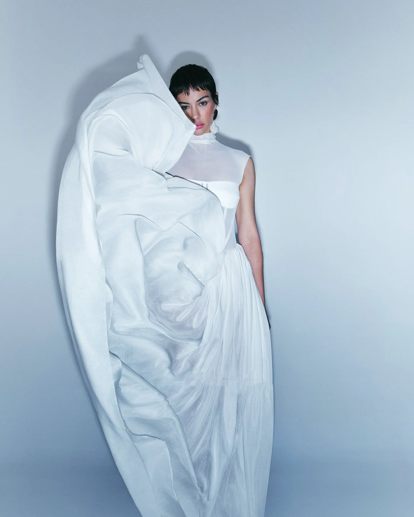 Weiße Farbe, sexy Netzstoff, durchsichtig, langes, hauchdünnes Kleid, anmutiges Damen-Hochzeitskleid, Urlaubs- und Berufungsoutfit