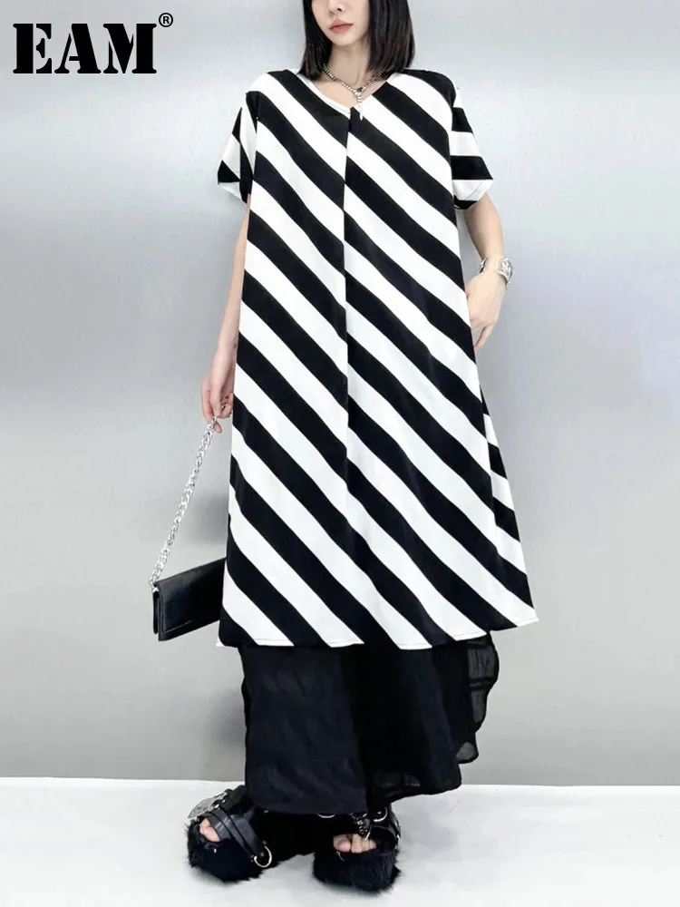 

[EAM] Women Black Striped Brief Big Size Side Slit Long T-shirt New V-Neck Short Sleeve Fashion Spring Summer 2024 1DH6096