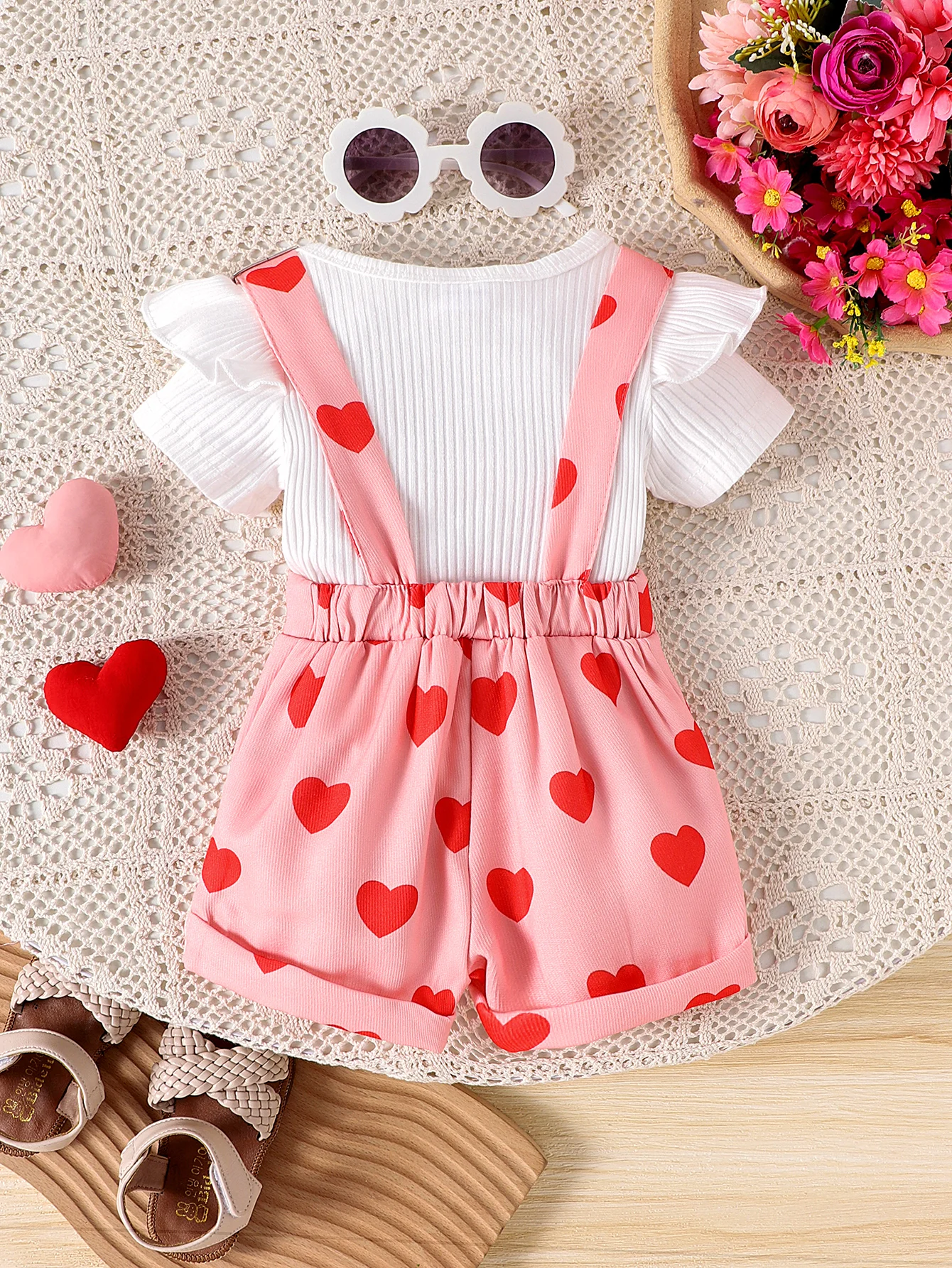 2PCS Summer New Sweet And Cute Girls And Babies Solid Color Short-Sleeved Top + Pink Love Printed Suspender Shorts