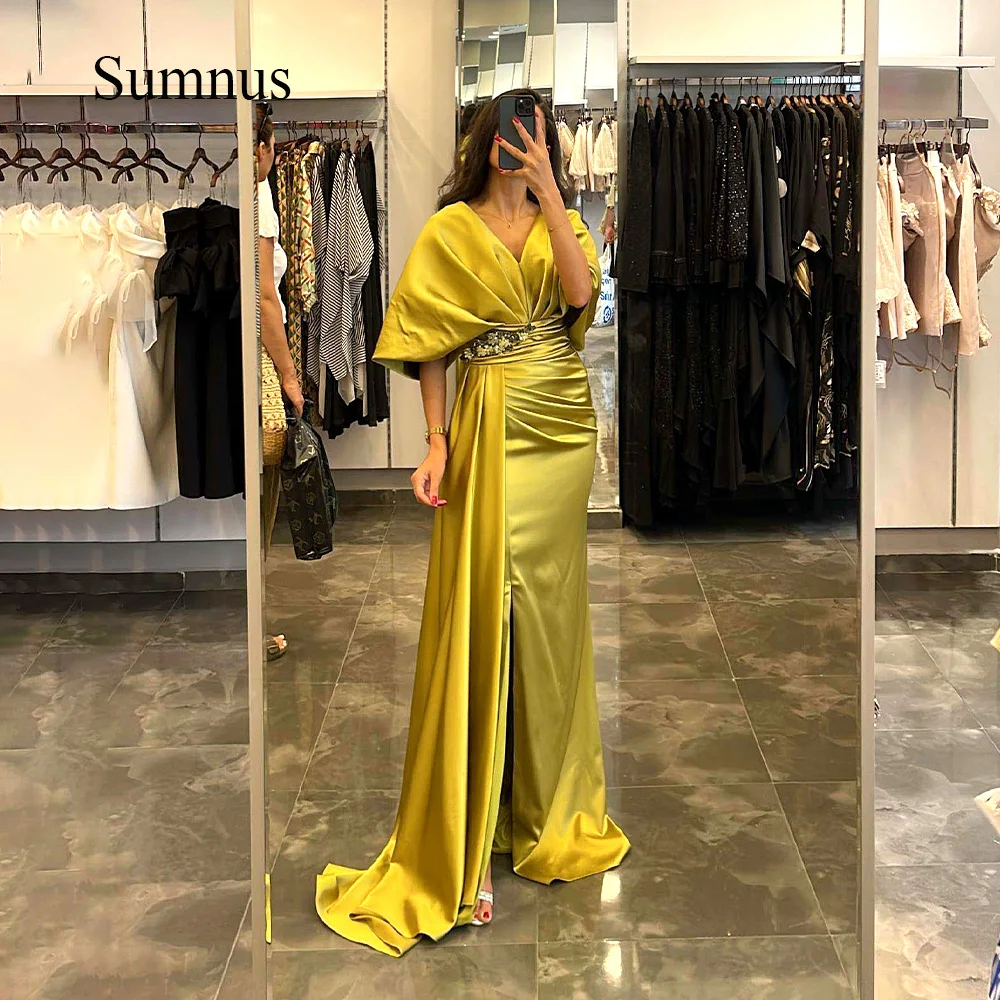 Vestidos longos de cetim dourado com trem de cortina, decote V, meia manga, vestido de baile dividido lateral, árabe saudita, cinto de miçangas, vestidos formais