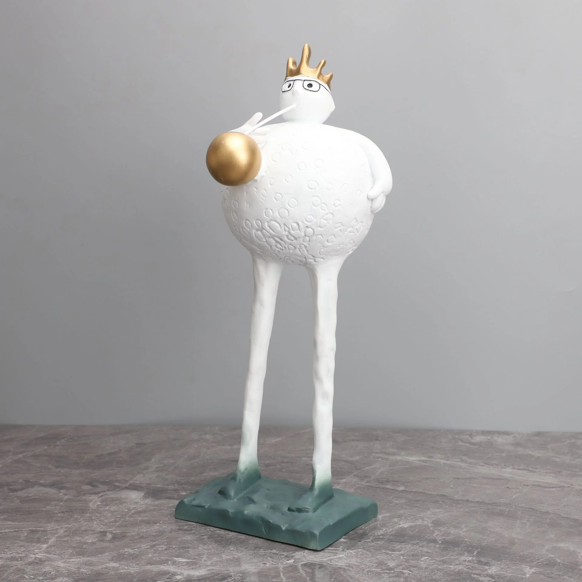 

Modern simple cartoon crown station sculpture resin decoration model room living room study creative soft decoration