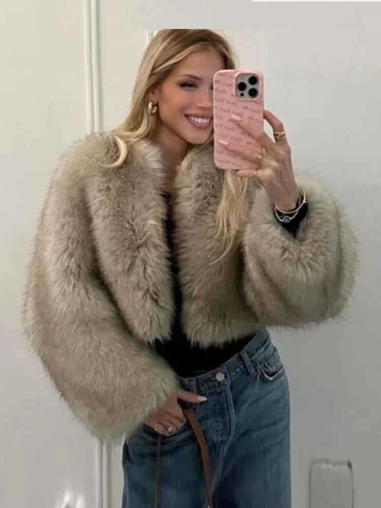 Kultowy tydzień mody ulicznej Luksusowa marka Gardient Cropped Faux Fur Coat Women Winter 2024 Hot Cool Girls Fluffy Short Fur Jacket — zdjęcie 2