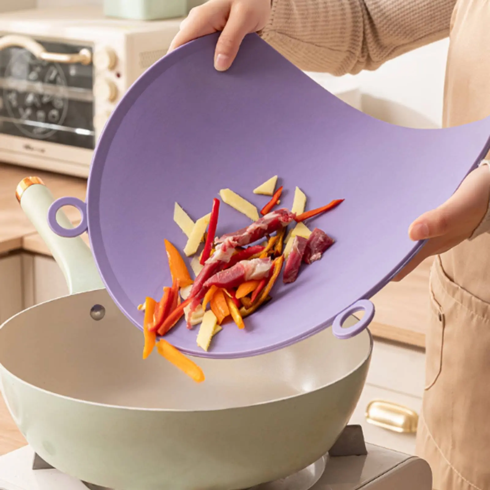 planche-a-decouper-en-forme-de-d-suspendable-legere-sans-phtalates-sure-pour-la-cuisine