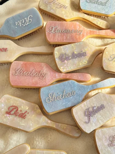 Cepillo de pelo personalizado con nombre de gran tamaño, cepillo de paleta personalizado, peine blanco azul rosa, cepillo de pelo con nombre de diamantes de imitación, cuidado del cabello largo