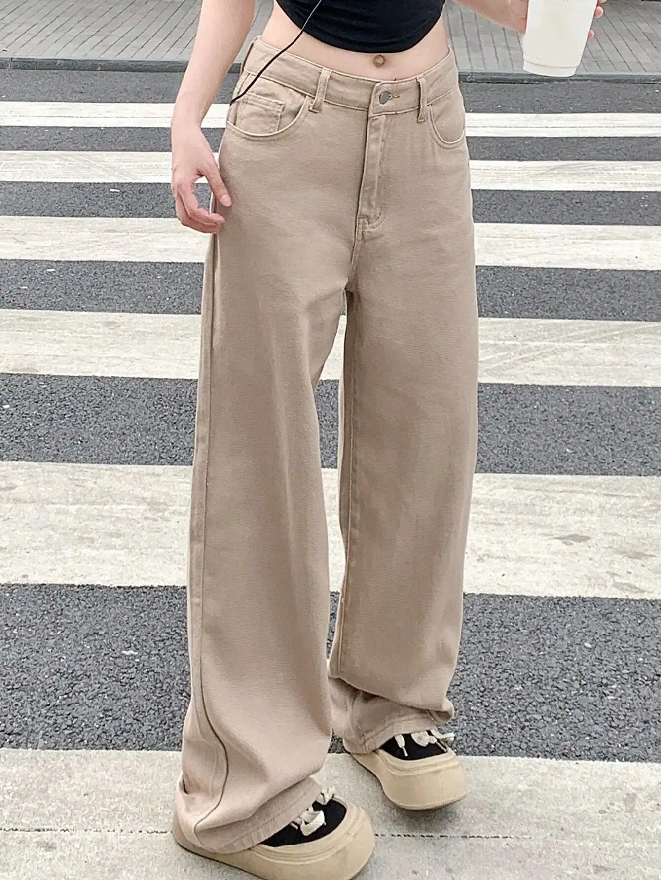 

Джинсы свободного кроя с широкими штанинами и карманами для женщин