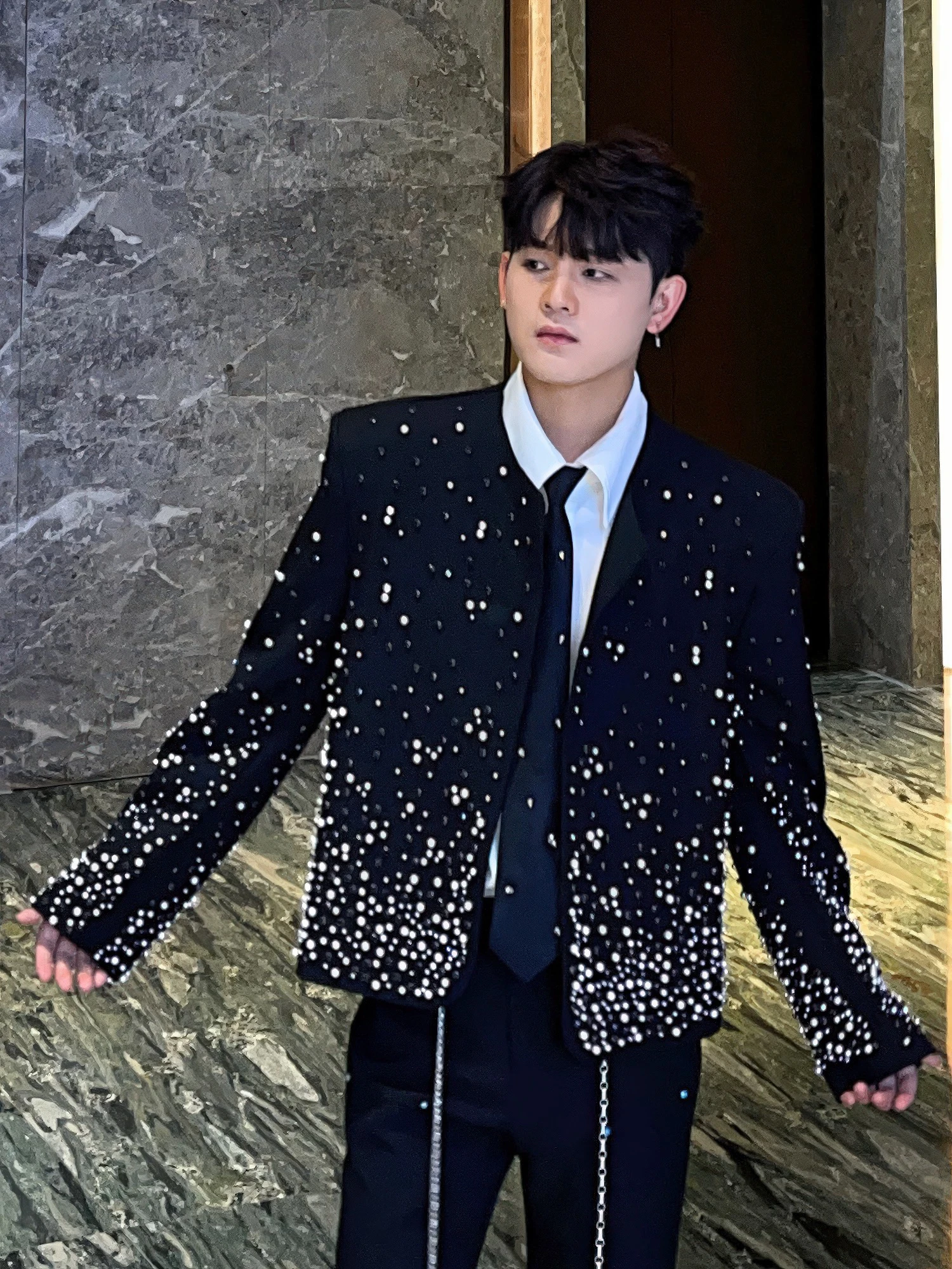 Men's 2025 Spring Autumn New Original Design Padded Shoulder Jackets Men's Small Fragrant Beaded Diamond Padded Shoulder Jacket