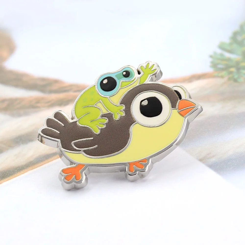 Niedliche Frosch auf Vogel reitende Emaille-Pins Kawaii Tier Frosch mit Fernglas Broschen Lustige Cartoon-Abzeichen Rucksack Anstecknadel Schmuck Geschenk – Detail 8