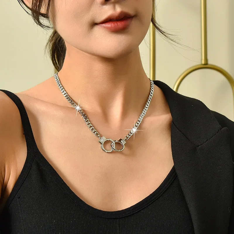 أصفاد وقلائد جديدة من الفولاذ التيتانيوم للرجال والنساء، سلاسل الترقوة لملابس الخريف والشتاء