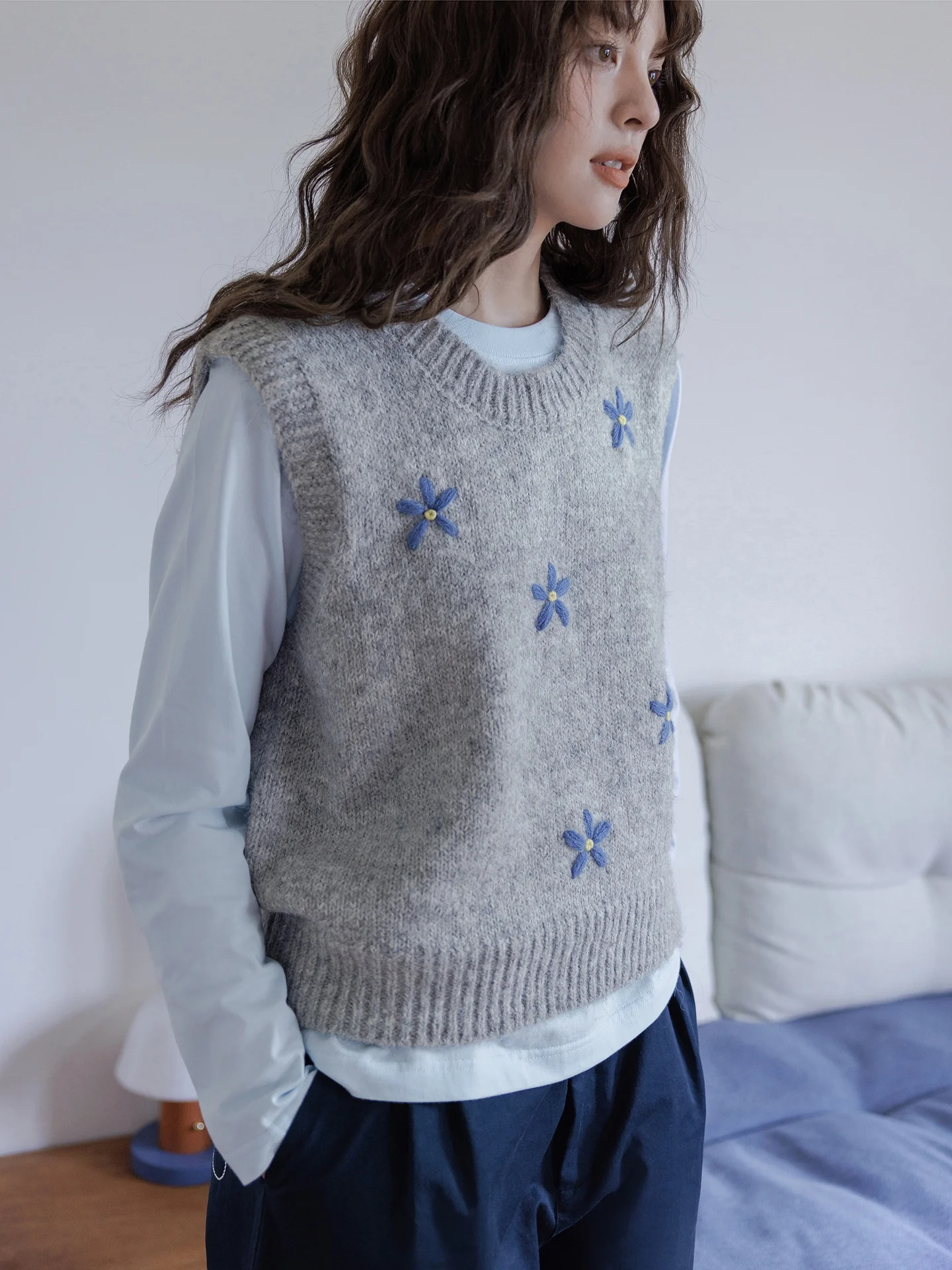 

Mlife Soft Floral ey Small Blue Embroidered Layered Women's Svel Sweater Vest Autumn Outerwear round Ne ort Vest