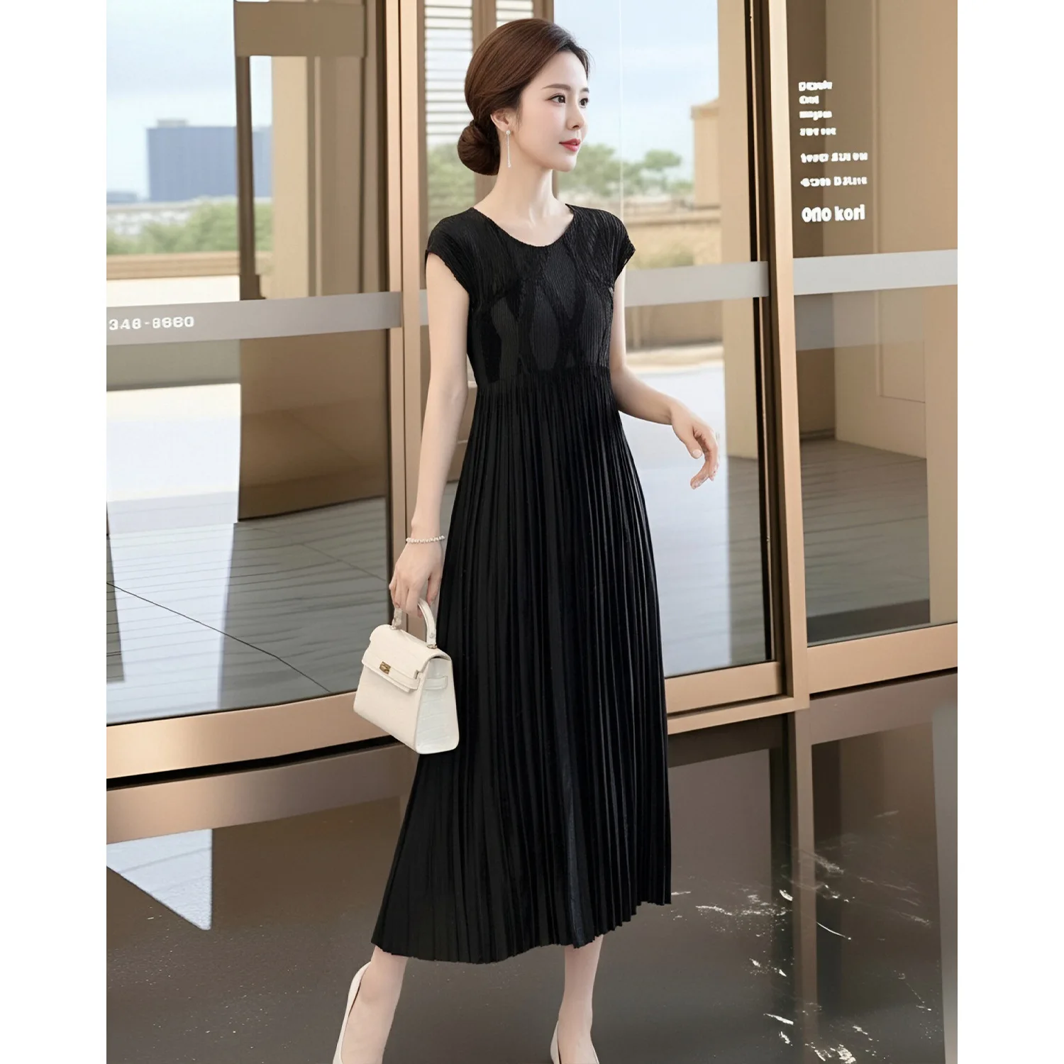 

Легкая роскошь и высокий класс: женское летнее платье для пляжного отдыха, средней длины, темно-синее, с коротким рукавом, плиссированная юбка в стиле Мияке